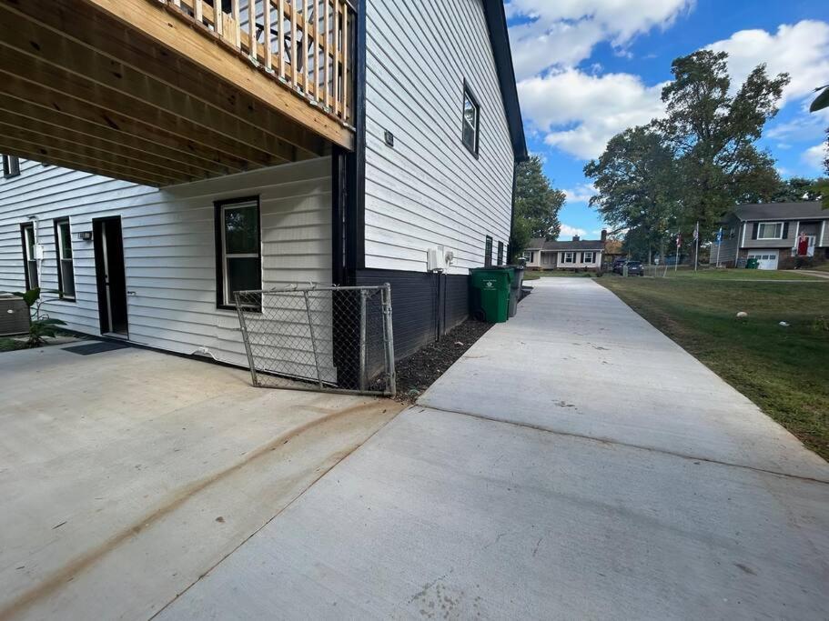 Comfy Lower Lvl Apt With Jetted Tub Near Uptown And Unc Charlotte Kültér fotó