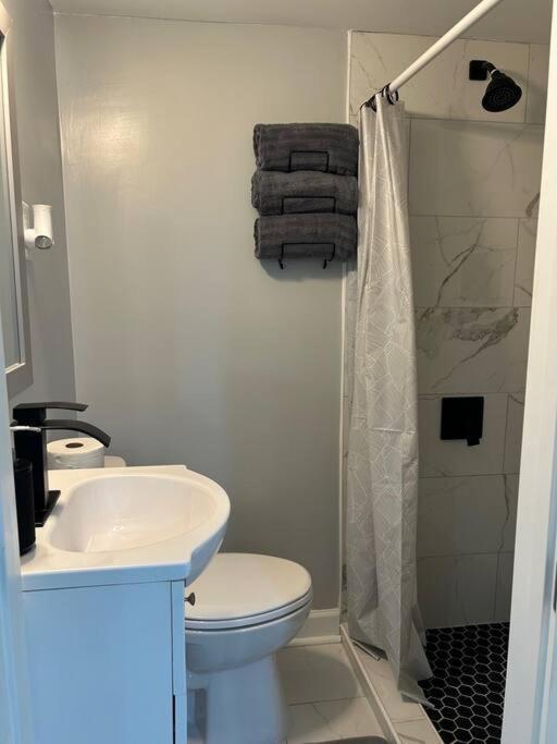 Comfy Lower Lvl Apt With Jetted Tub Near Uptown And Unc Charlotte Kültér fotó