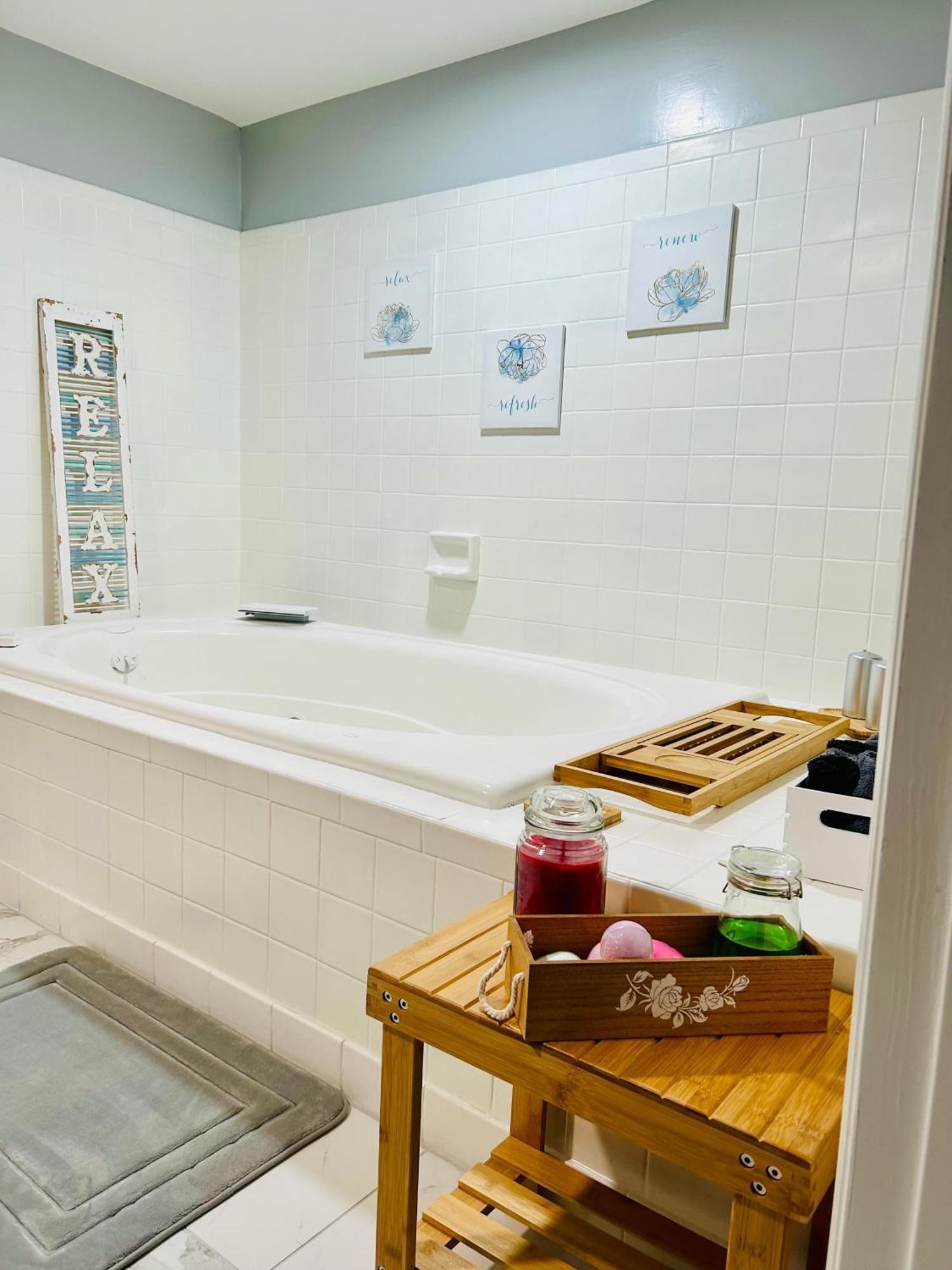 Comfy Lower Lvl Apt With Jetted Tub Near Uptown And Unc Charlotte Kültér fotó