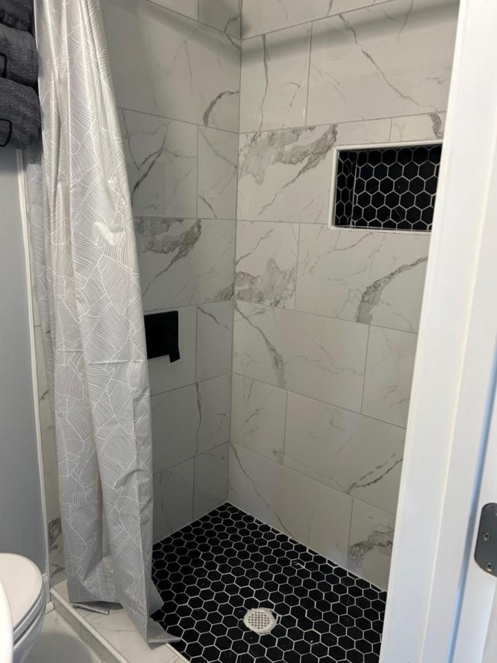 Comfy Lower Lvl Apt With Jetted Tub Near Uptown And Unc Charlotte Kültér fotó